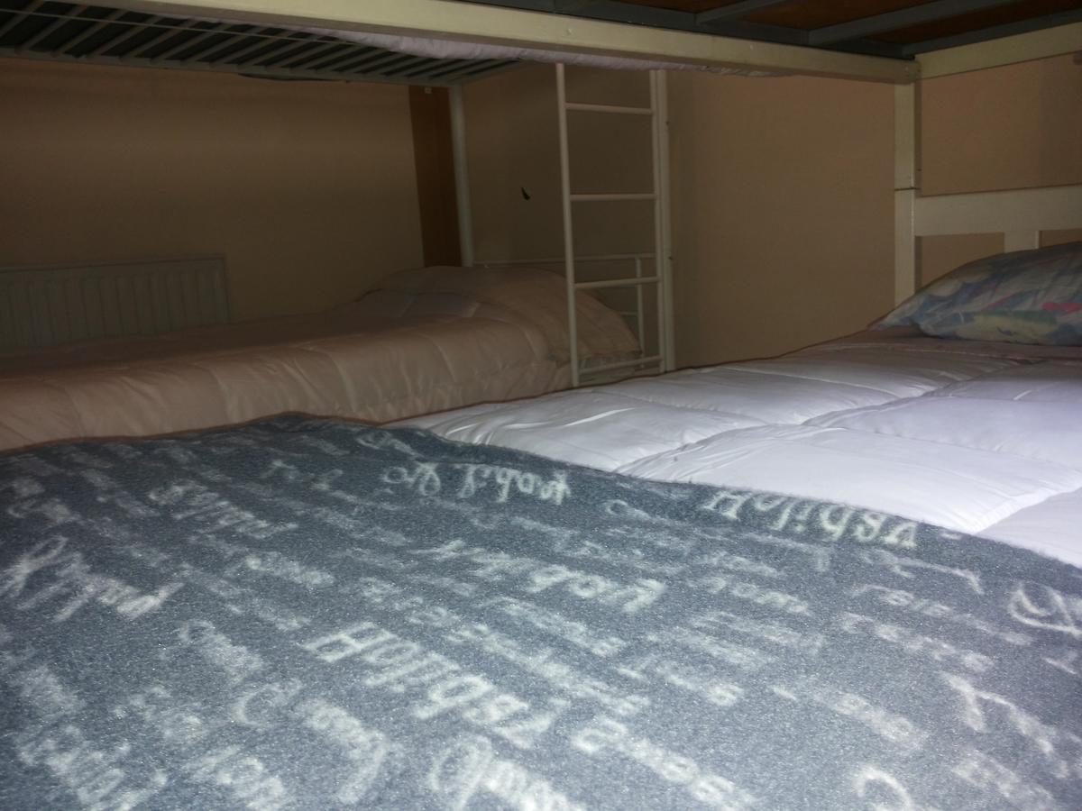 Costas Hostel Action Tseri 외부 사진