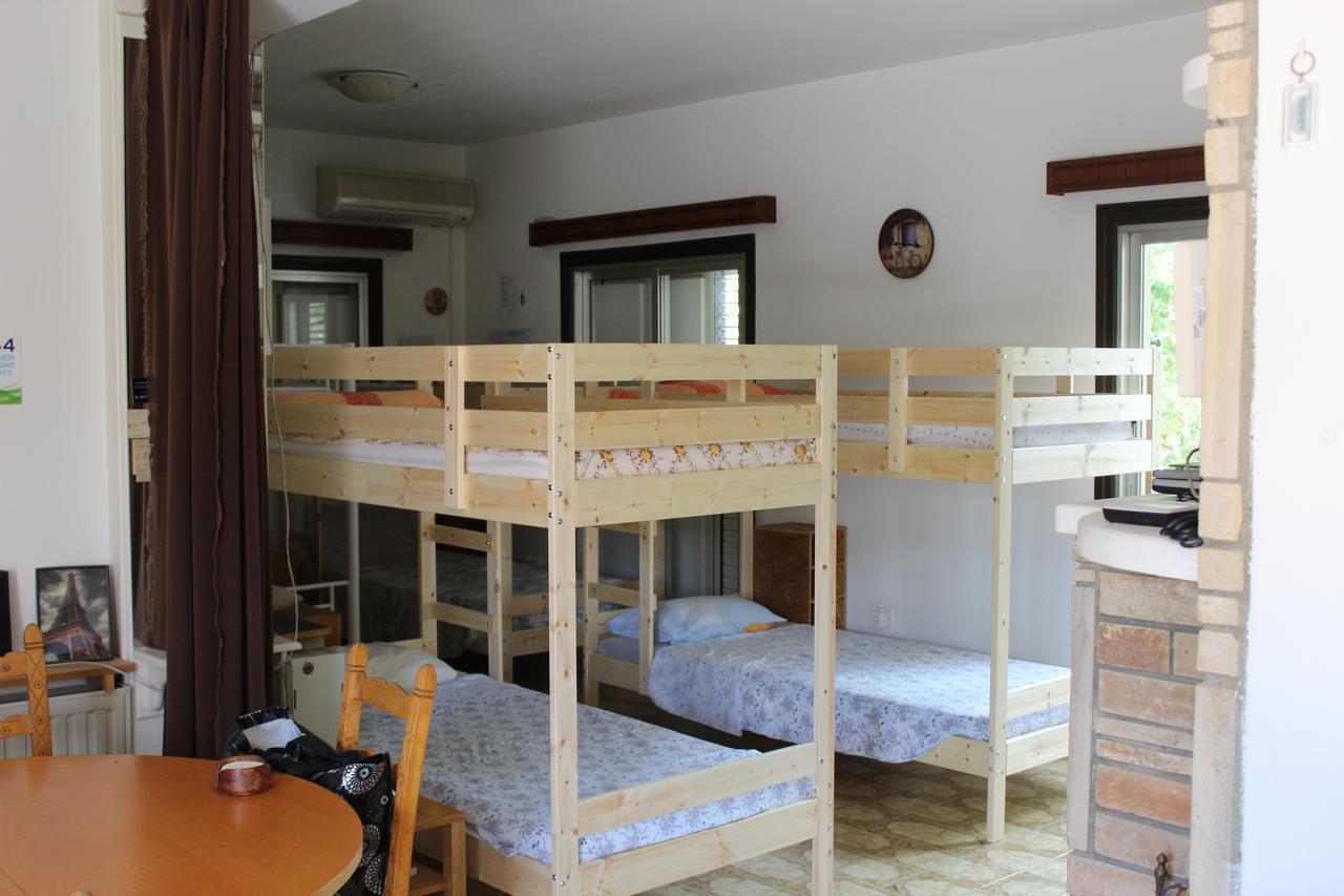 Costas Hostel Action Tseri 외부 사진