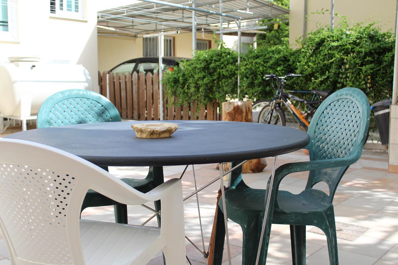 Costas Hostel Action Tseri 외부 사진